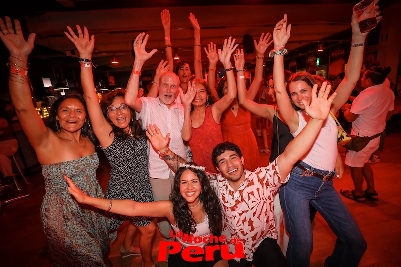 ● LA NOCHE DE PERÚ ● Dia de la Canción Criolla